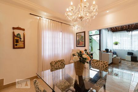 Casa à venda com 250m², 4 quartos e 2 vagas Casa à venda com 250m², 4 quartos e 2 vagasSala de Jantar