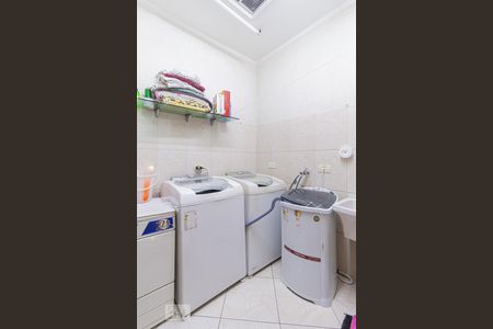 Casa à venda com 250m², 4 quartos e 2 vagas Casa à venda com 250m², 4 quartos e 2 vagasÁrea de Serviço