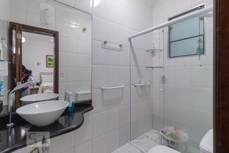 Casa à venda com 250m², 4 quartos e 2 vagas Casa à venda com 250m², 4 quartos e 2 vagasBanheiro