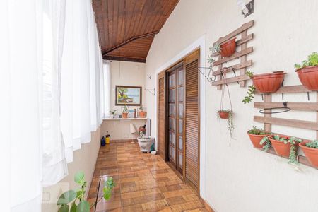 Casa à venda com 250m², 4 quartos e 2 vagas Casa à venda com 250m², 4 quartos e 2 vagasVaranda