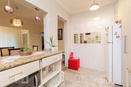 Casa à venda com 250m², 4 quartos e 2 vagas Casa à venda com 250m², 4 quartos e 2 vagasCozinha