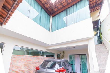 Casa à venda com 250m², 4 quartos e 2 vagas Casa à venda com 250m², 4 quartos e 2 vagasFachada