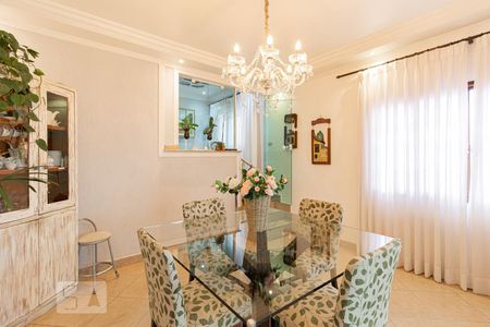 Casa à venda com 250m², 4 quartos e 2 vagas Casa à venda com 250m², 4 quartos e 2 vagasSala de Jantar