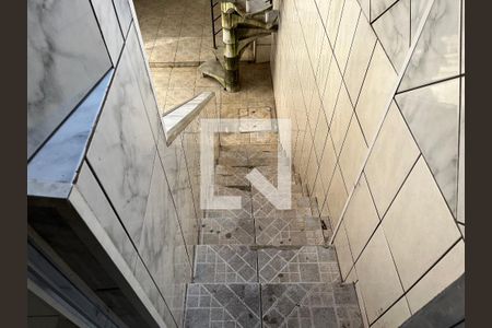 Casa à venda com 185m², 2 quartos e 1 vagaEscada