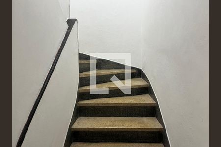 Escada de casa à venda com 2 quartos, 185m² em Parque Imperial, São Paulo
