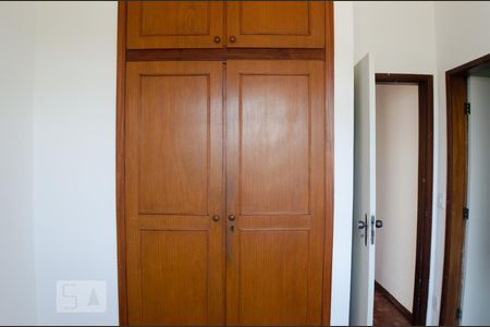 Quarto 1 de apartamento para alugar com 2 quartos, 74m² em Estoril, Belo Horizonte