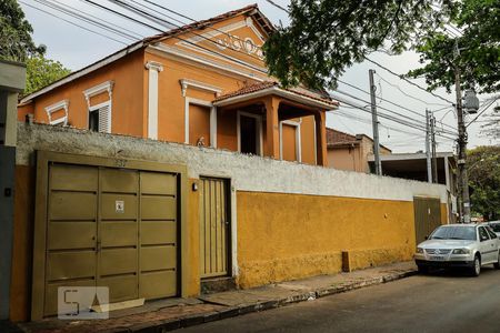 Casa para alugar com 240m², 5 quartos e 2 vagasFachada