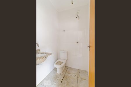 Casa à venda com 390m², 4 quartos e 5 vagas Casa à venda com 390m², 4 quartos e 5 vagasBanheiro de Serviço