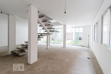 Casa à venda com 390m², 4 quartos e 5 vagas Casa à venda com 390m², 4 quartos e 5 vagasSala