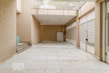 Casa à venda com 390m², 4 quartos e 5 vagas Casa à venda com 390m², 4 quartos e 5 vagasGaragem