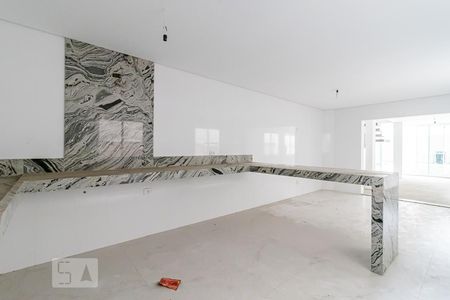 Casa à venda com 390m², 4 quartos e 5 vagas Casa à venda com 390m², 4 quartos e 5 vagasCozinha