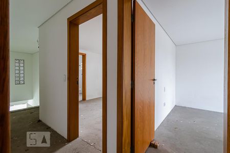 Casa à venda com 390m², 4 quartos e 5 vagas Casa à venda com 390m², 4 quartos e 5 vagasCorredor