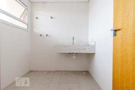 Casa à venda com 390m², 4 quartos e 5 vagas Casa à venda com 390m², 4 quartos e 5 vagasBanheiro da Suíte 1