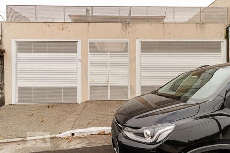 Casa à venda com 390m², 4 quartos e 5 vagas Casa à venda com 390m², 4 quartos e 5 vagasFachada