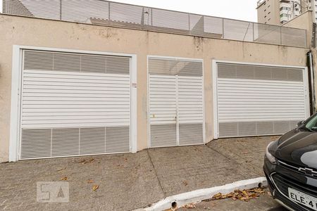 Casa à venda com 390m², 4 quartos e 5 vagas Casa à venda com 390m², 4 quartos e 5 vagasFachada