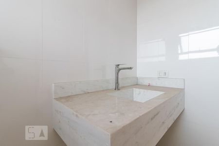 Casa à venda com 390m², 4 quartos e 5 vagas Casa à venda com 390m², 4 quartos e 5 vagasBanheiro da Suíte 1