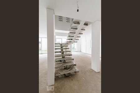 Casa à venda com 390m², 4 quartos e 5 vagas Casa à venda com 390m², 4 quartos e 5 vagasEscada