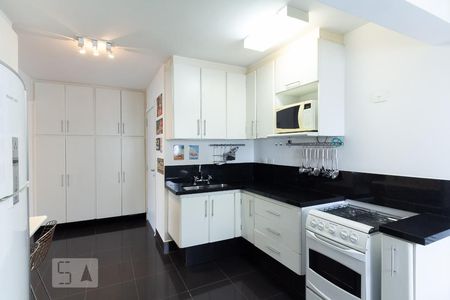 Apartamento para alugar com 110m², 2 quartos e 2 vagasCozinha