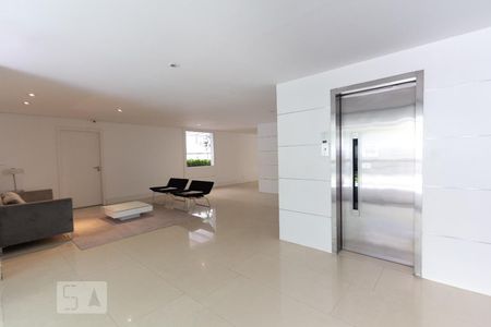 Apartamento para alugar com 110m², 2 quartos e 2 vagasHall social