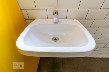 Casa à venda com 130m², 6 quartos e sem vagaBanheiro 2