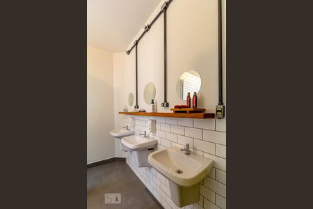 Casa à venda com 130m², 6 quartos e sem vagaBanheiro 1