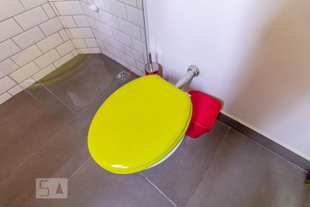 Casa à venda com 130m², 6 quartos e sem vagaBanheiro 2