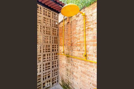 Casa à venda com 130m², 6 quartos e sem vagaQuintal