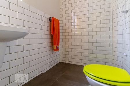 Casa à venda com 130m², 6 quartos e sem vagaBanheiro 2