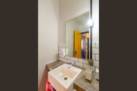 Casa à venda com 130m², 6 quartos e sem vagaBanheiro 2