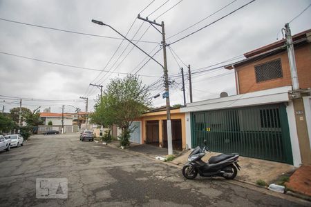 Casa para alugar com 100m², 2 quartos e 2 vagasFachada