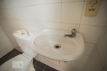 Casa para alugar com 100m², 2 quartos e 2 vagasBanheiro de Serviço - Torneira