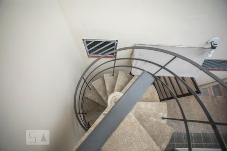 Casa para alugar com 100m², 2 quartos e 2 vagasEscadas - Terraço