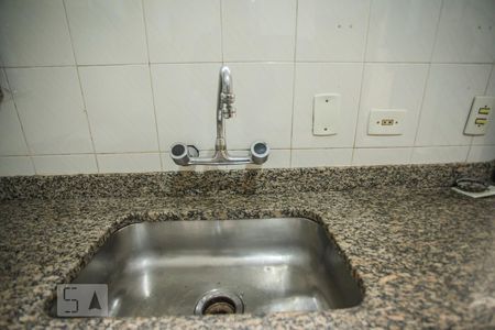 Casa para alugar com 100m², 2 quartos e 2 vagasCozinha - Torneira