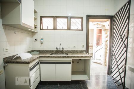 Casa para alugar com 100m², 2 quartos e 2 vagasCozinha