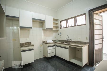 Casa para alugar com 100m², 2 quartos e 2 vagasCozinha