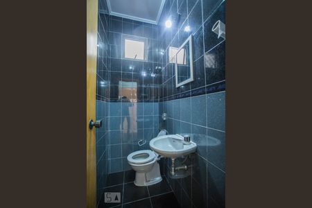 Casa para alugar com 100m², 2 quartos e 2 vagasBanheiro - Cozinha