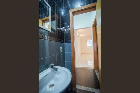 Casa para alugar com 100m², 2 quartos e 2 vagasBanheiro - Cozinha