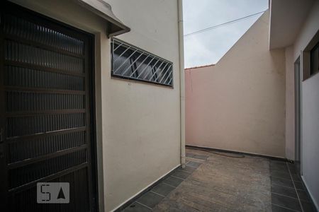 Casa para alugar com 100m², 2 quartos e 2 vagasQuintal