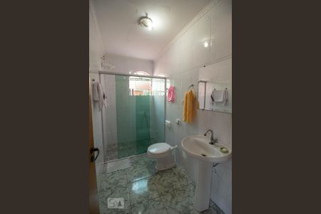 Casa para alugar com 171m², 4 quartos e 3 vagas Casa para alugar com 171m², 4 quartos e 3 vagasBanheiro 2