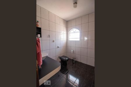 Casa para alugar com 171m², 4 quartos e 3 vagas Casa para alugar com 171m², 4 quartos e 3 vagasBanheiro do corredor