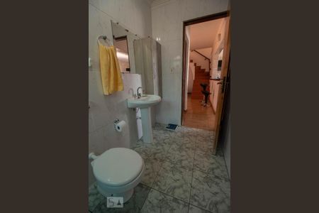 Casa para alugar com 171m², 4 quartos e 3 vagas Casa para alugar com 171m², 4 quartos e 3 vagasBanheiro 2