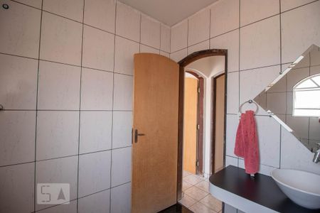 Casa para alugar com 171m², 4 quartos e 3 vagas Casa para alugar com 171m², 4 quartos e 3 vagasBanheiro do corredor