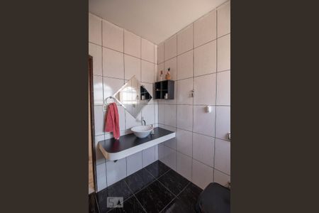 Casa para alugar com 171m², 4 quartos e 3 vagas Casa para alugar com 171m², 4 quartos e 3 vagasBanheiro do corredor