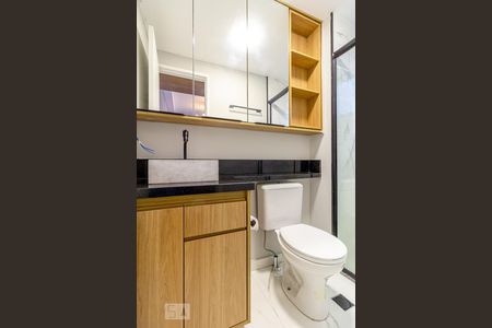 Banheiro de kitnet/studio para alugar com 1 quarto, 29m² em Consolação, São Paulo