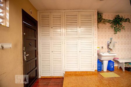 Casa à venda com 172m², 3 quartos e 2 vagas Casa à venda com 172m², 3 quartos e 2 vagasGaragem / Entrada