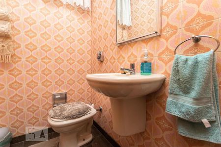 Casa para alugar com 380m², 3 quartos e 3 vagas Casa para alugar com 380m², 3 quartos e 3 vagasBanheiro Social