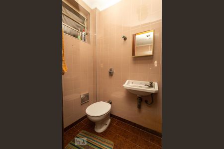 Casa para alugar com 380m², 3 quartos e 3 vagas Casa para alugar com 380m², 3 quartos e 3 vagasBanheiro de Serviço