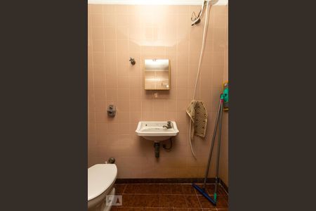 Casa para alugar com 380m², 3 quartos e 3 vagas Casa para alugar com 380m², 3 quartos e 3 vagasBanheiro de Serviço