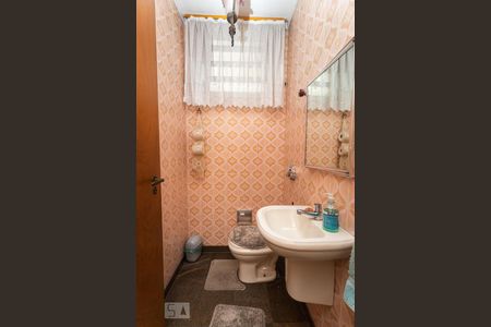 Casa para alugar com 380m², 3 quartos e 3 vagas Casa para alugar com 380m², 3 quartos e 3 vagasBanheiro Social