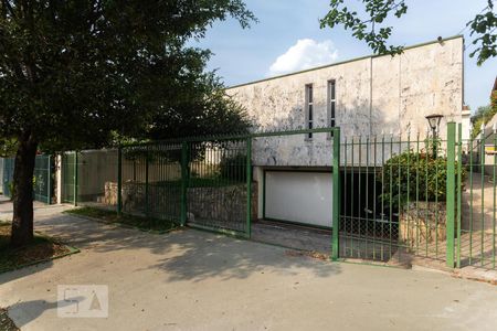 Casa para alugar com 380m², 3 quartos e 3 vagas Casa para alugar com 380m², 3 quartos e 3 vagasFachada